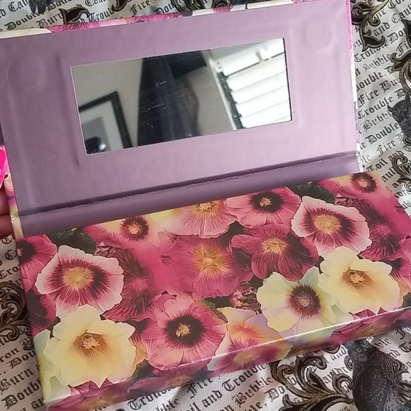 Ulta Makeup Kit - Picture 2 of 5